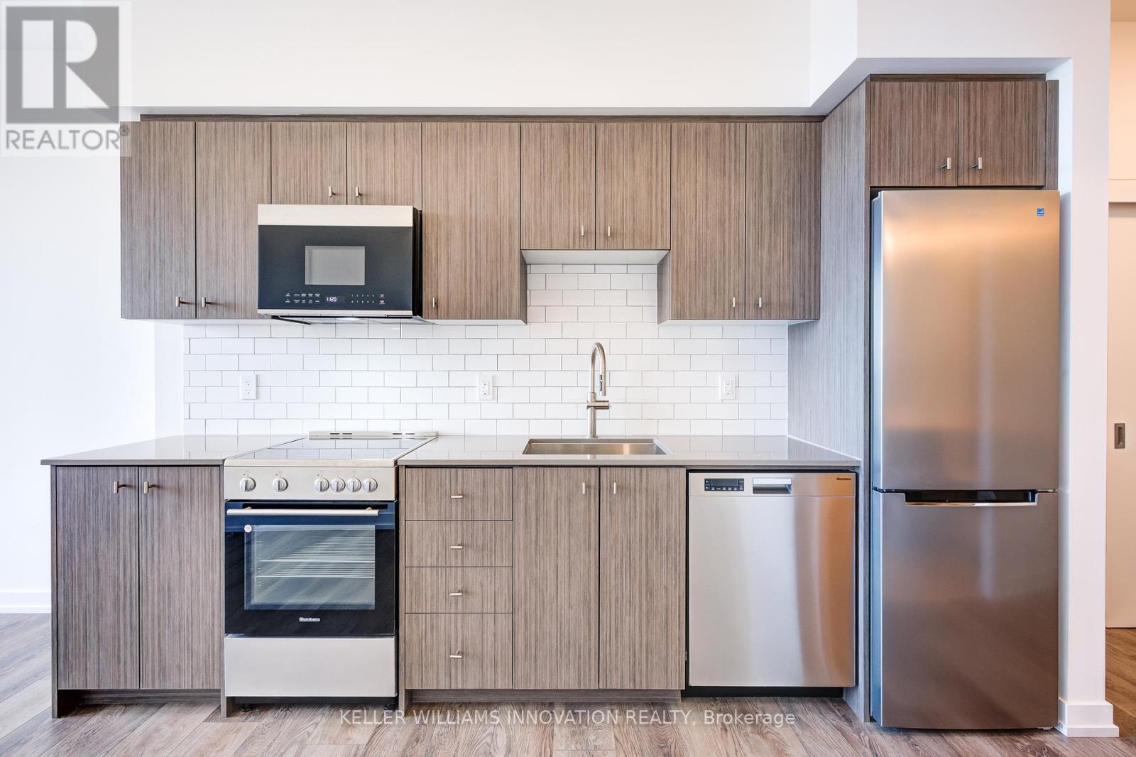 #303 15 WELLINGTON STREET S - 12