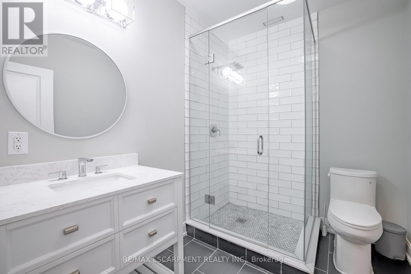 4 LOCKMAN DRIVE - 32