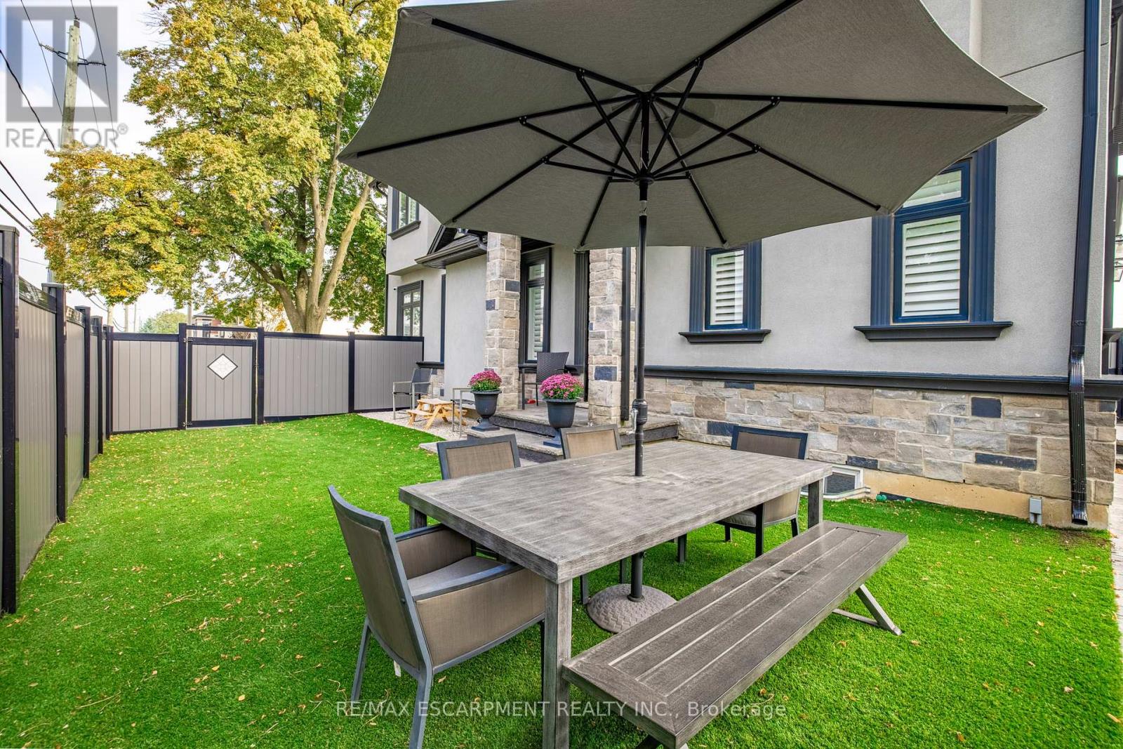 4 LOCKMAN DRIVE - 35