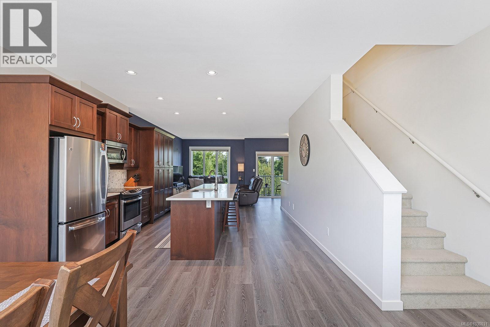 #38 700 LANCASTER WAY - 17