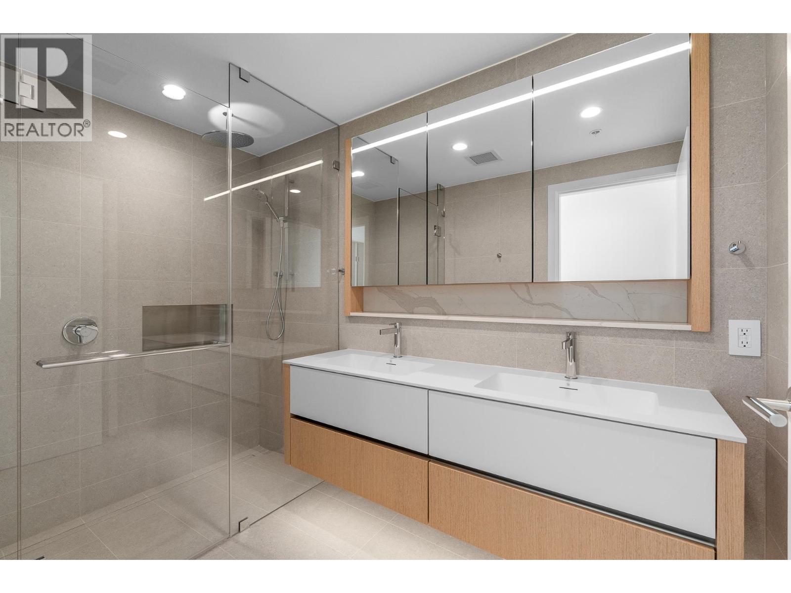 209 3963 UPLANDS WAY, West Vancouver