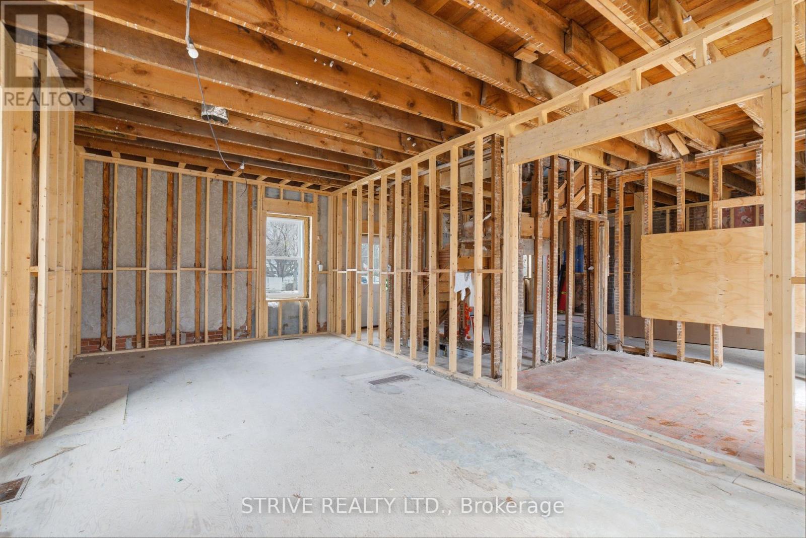 20 KING STREET E - 25