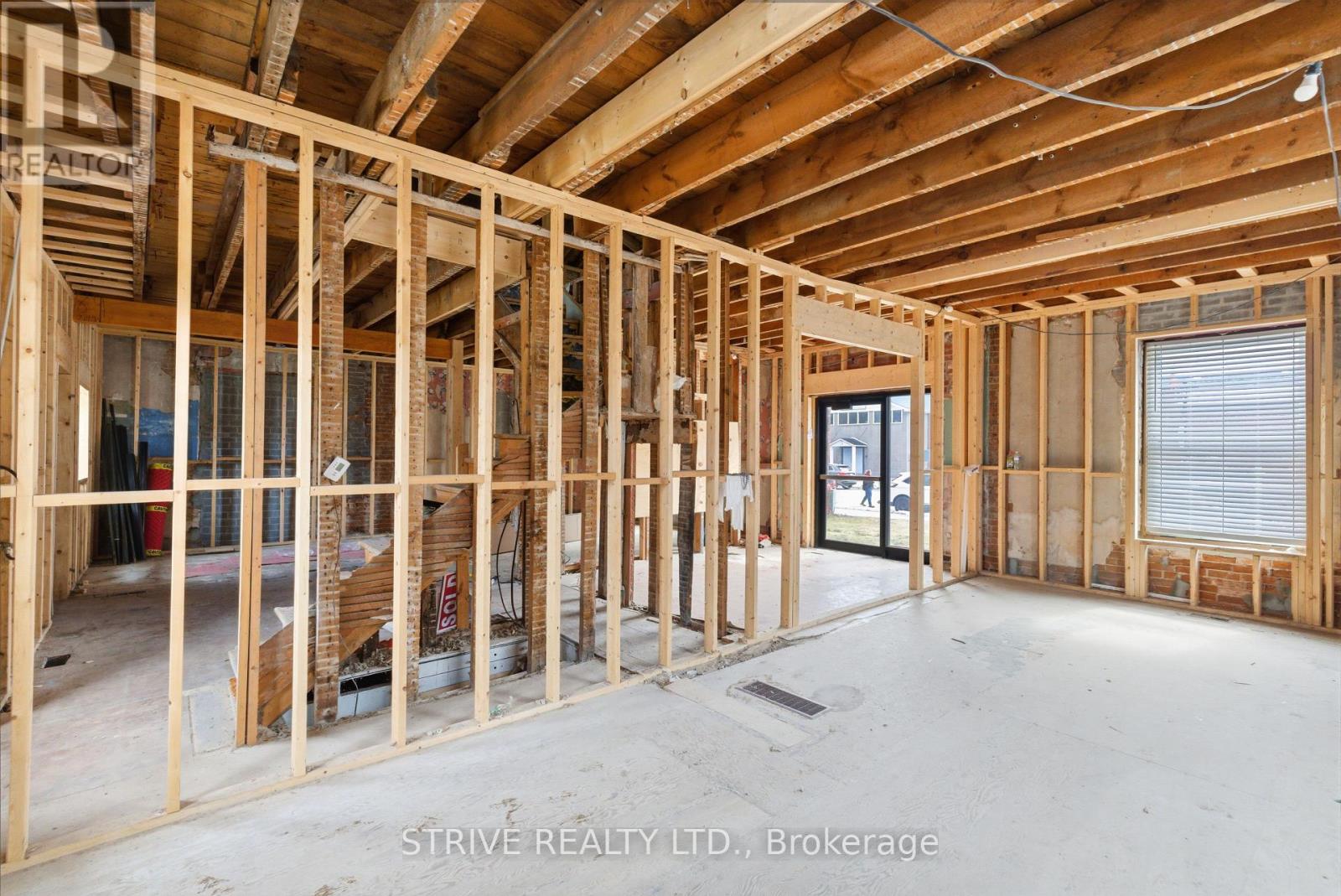 20 KING STREET E - 26