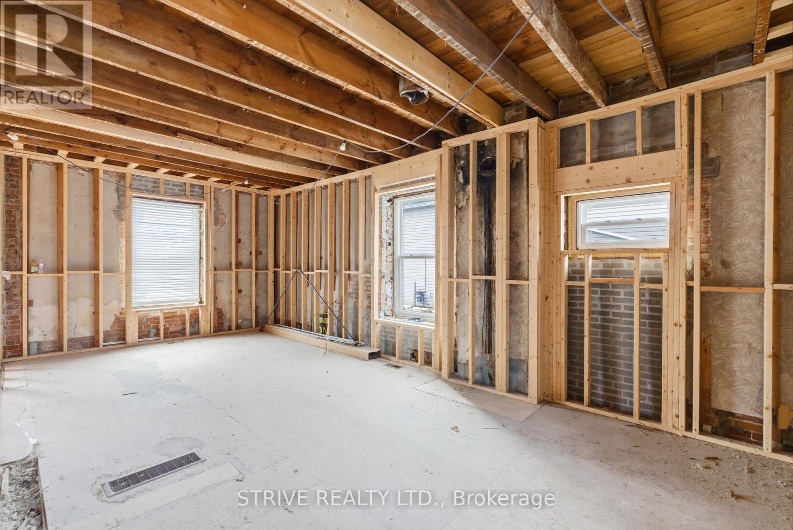 20 KING STREET E - 28