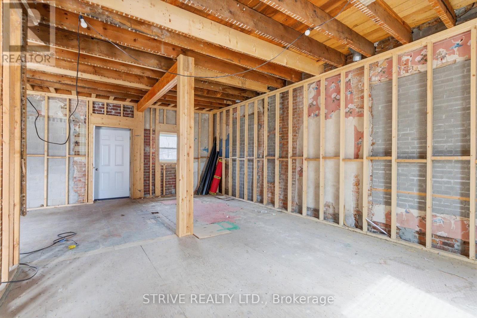 20 KING STREET E - 32