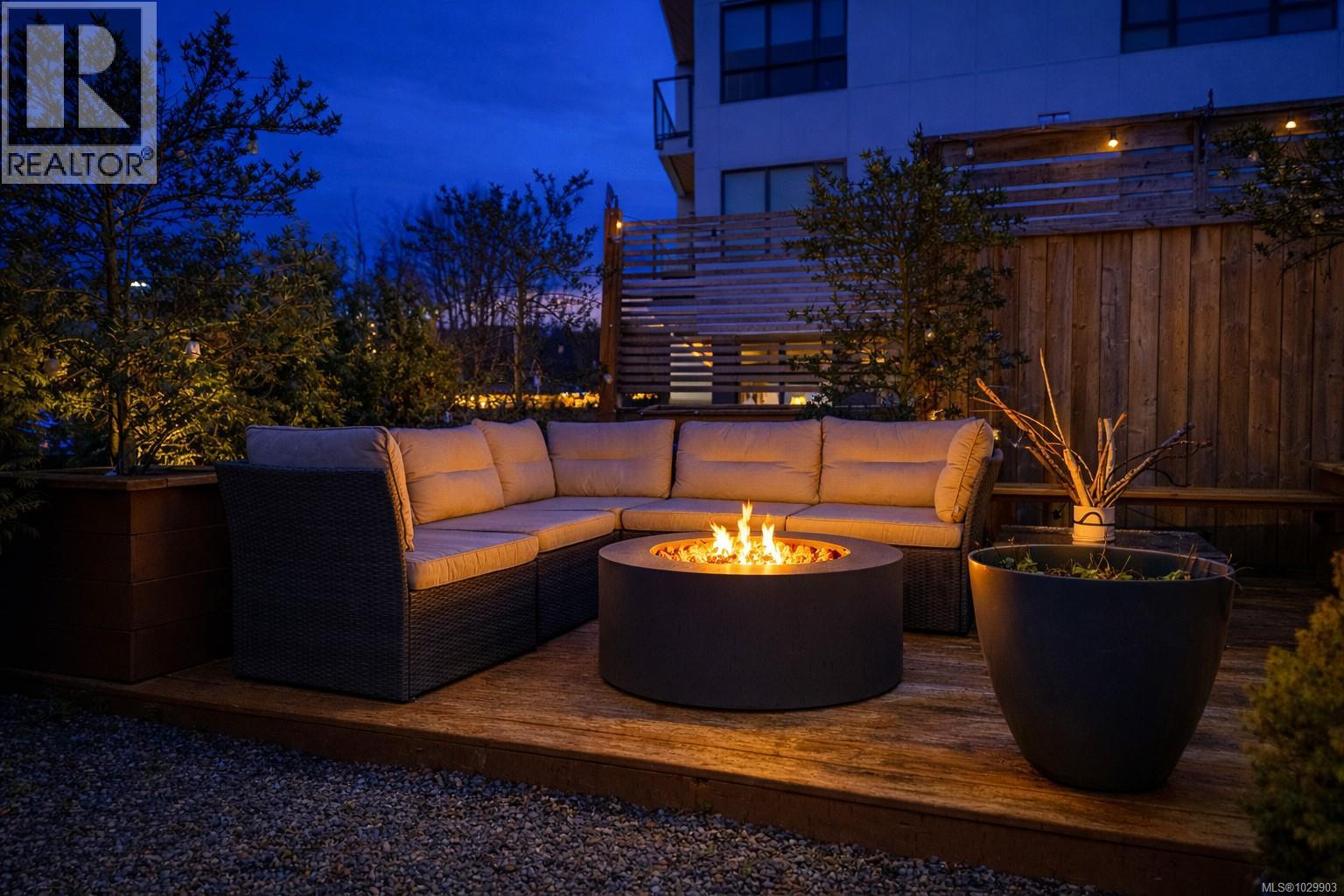 #4 1035 OLIPHANT AVE - 22