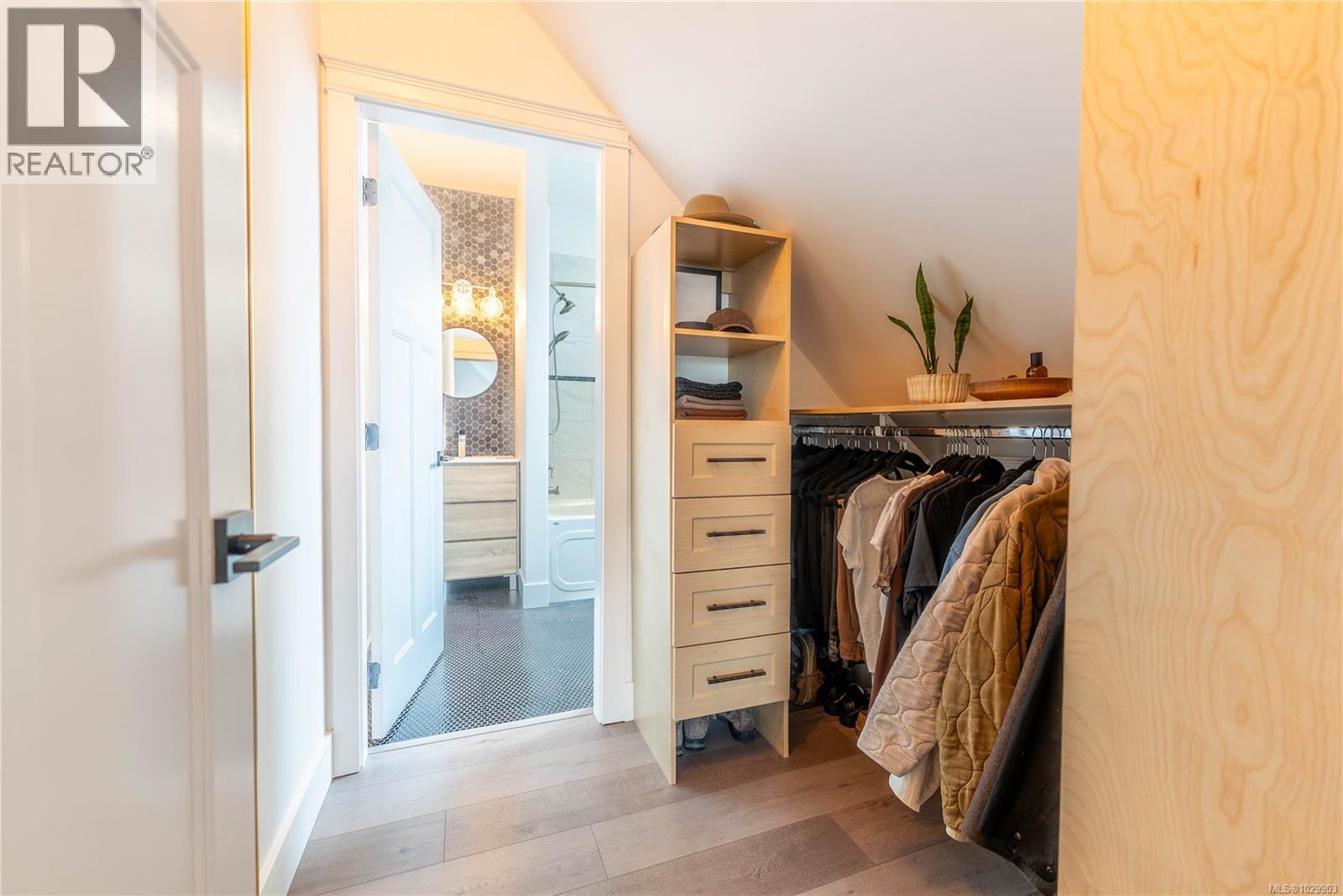 #4 1035 OLIPHANT AVE - 15