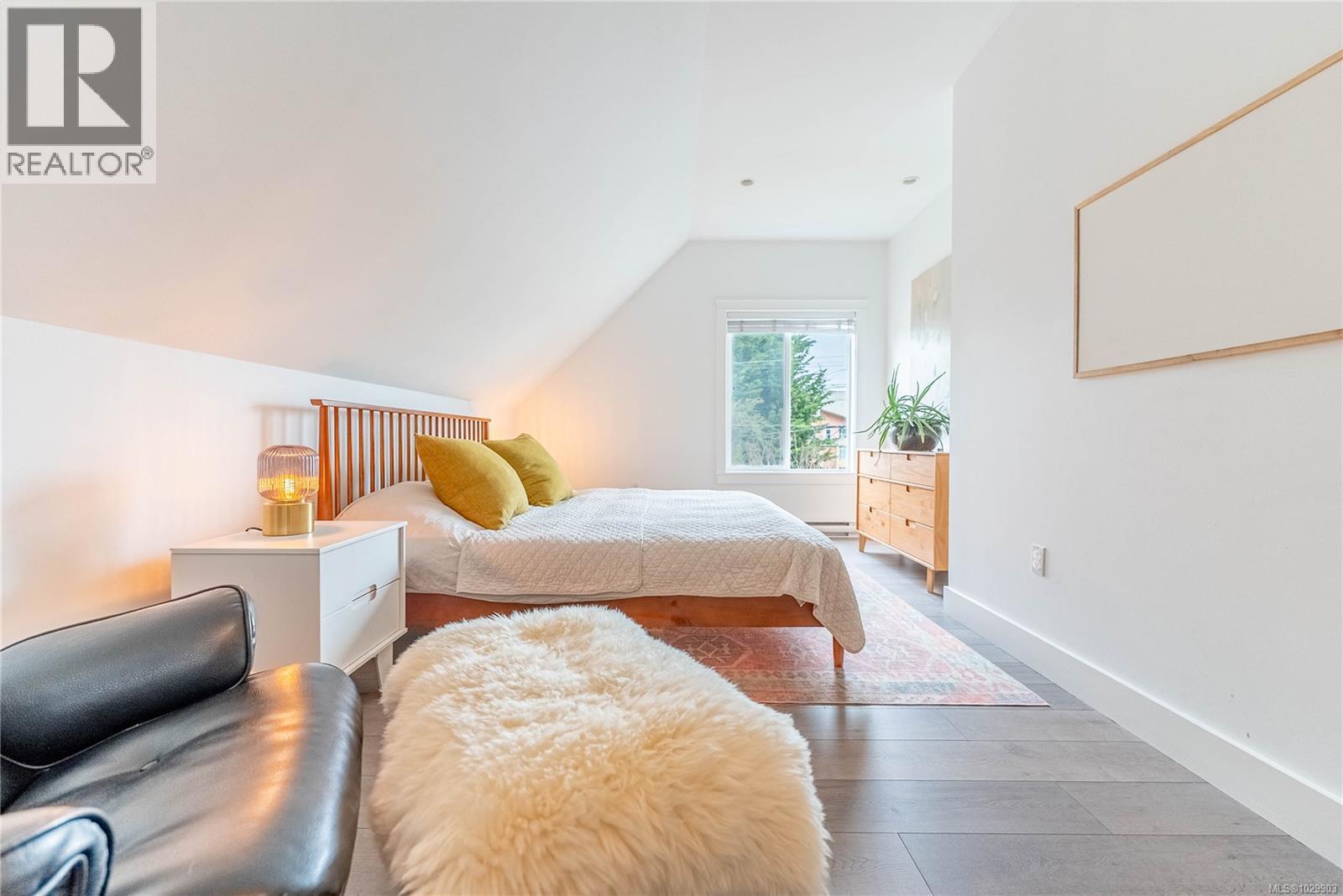 #4 1035 OLIPHANT AVE - 13