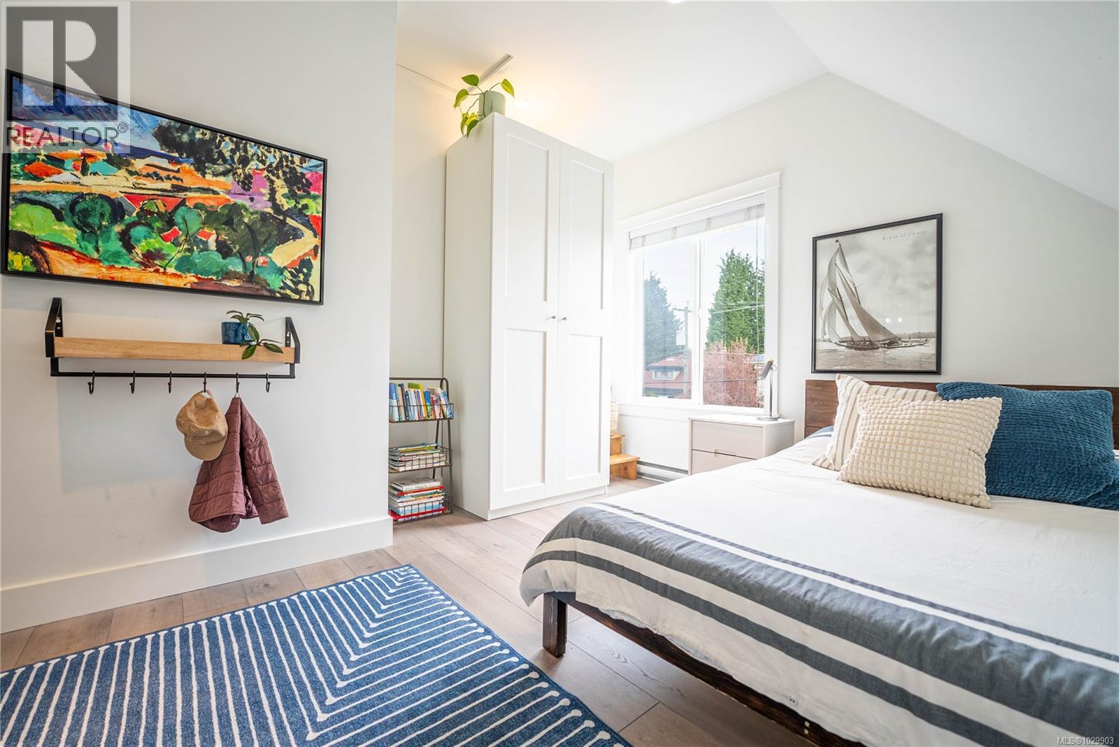 #4 1035 OLIPHANT AVE - 18