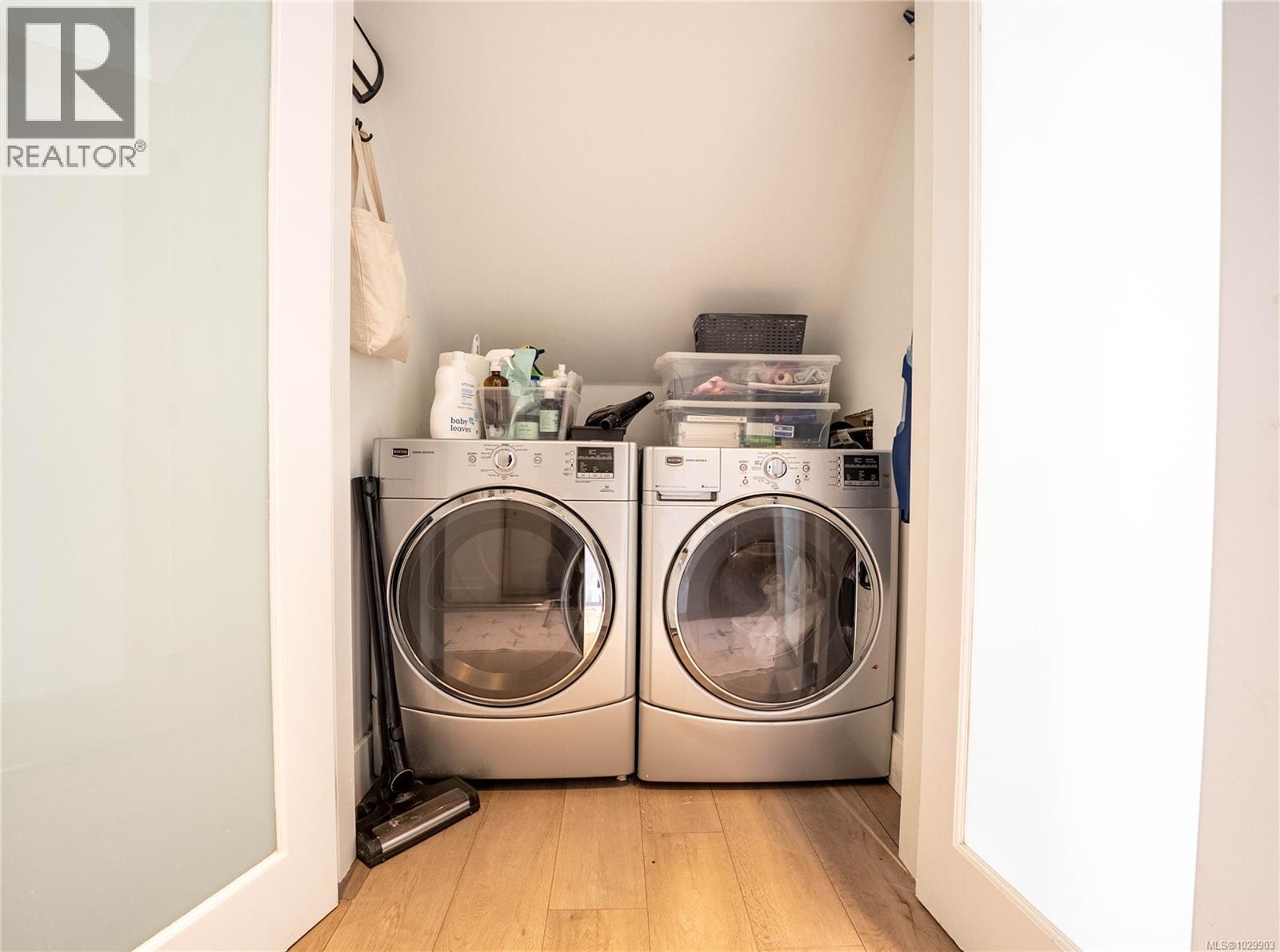 #4 1035 OLIPHANT AVE - 21