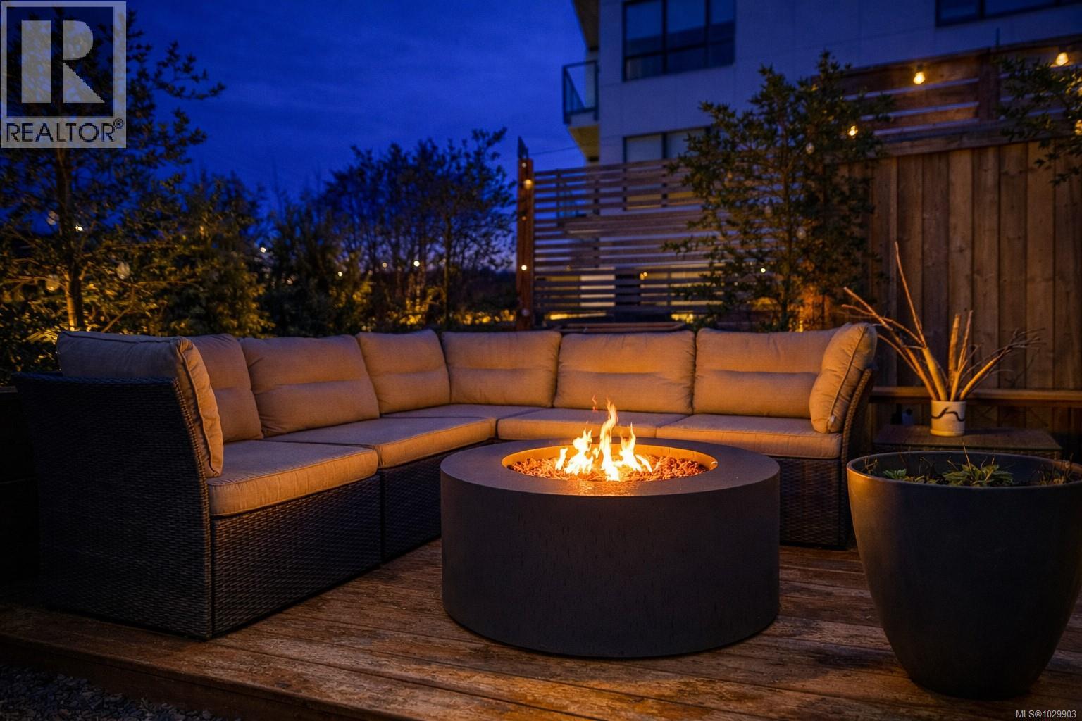 #4 1035 OLIPHANT AVE - 3