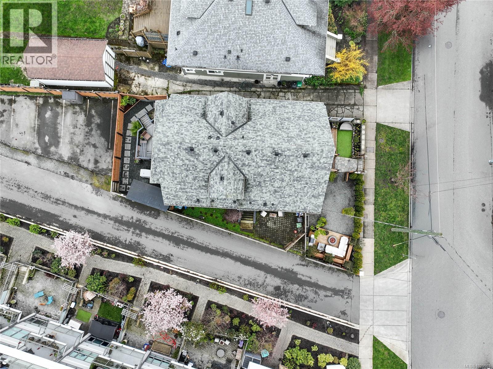 #4 1035 OLIPHANT AVE - 33