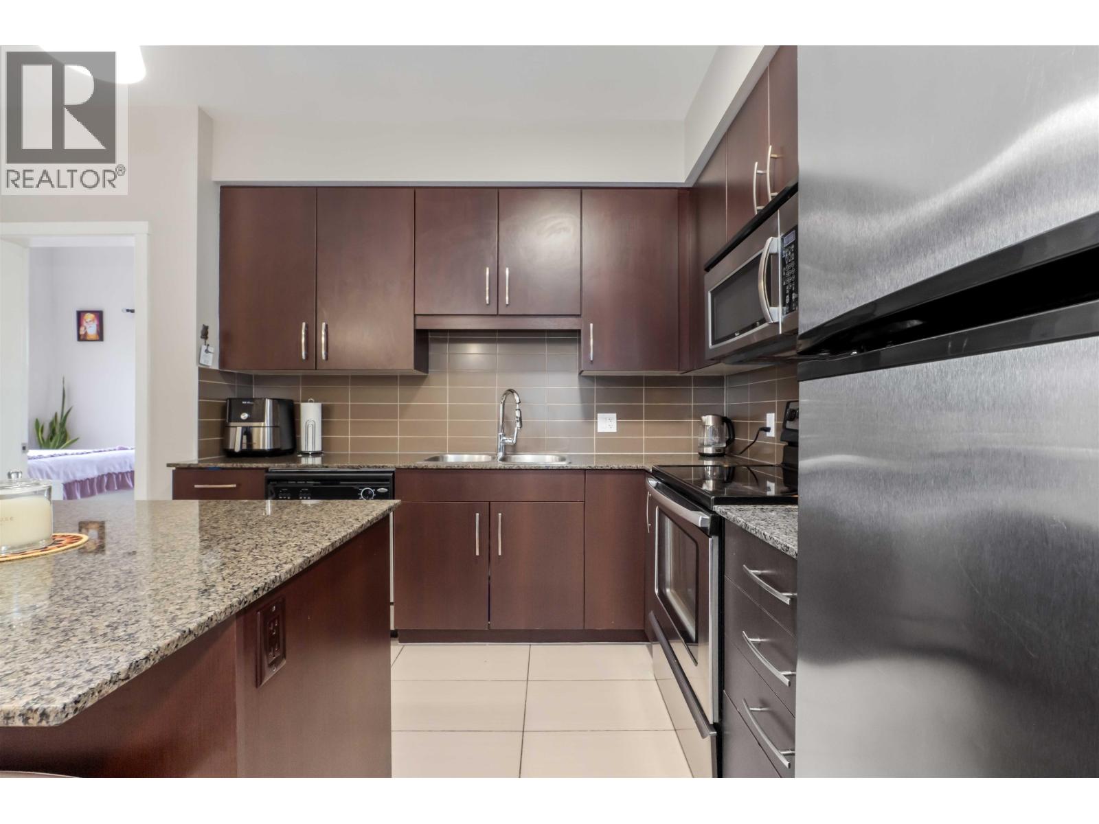 404 22290 NORTH AVENUE