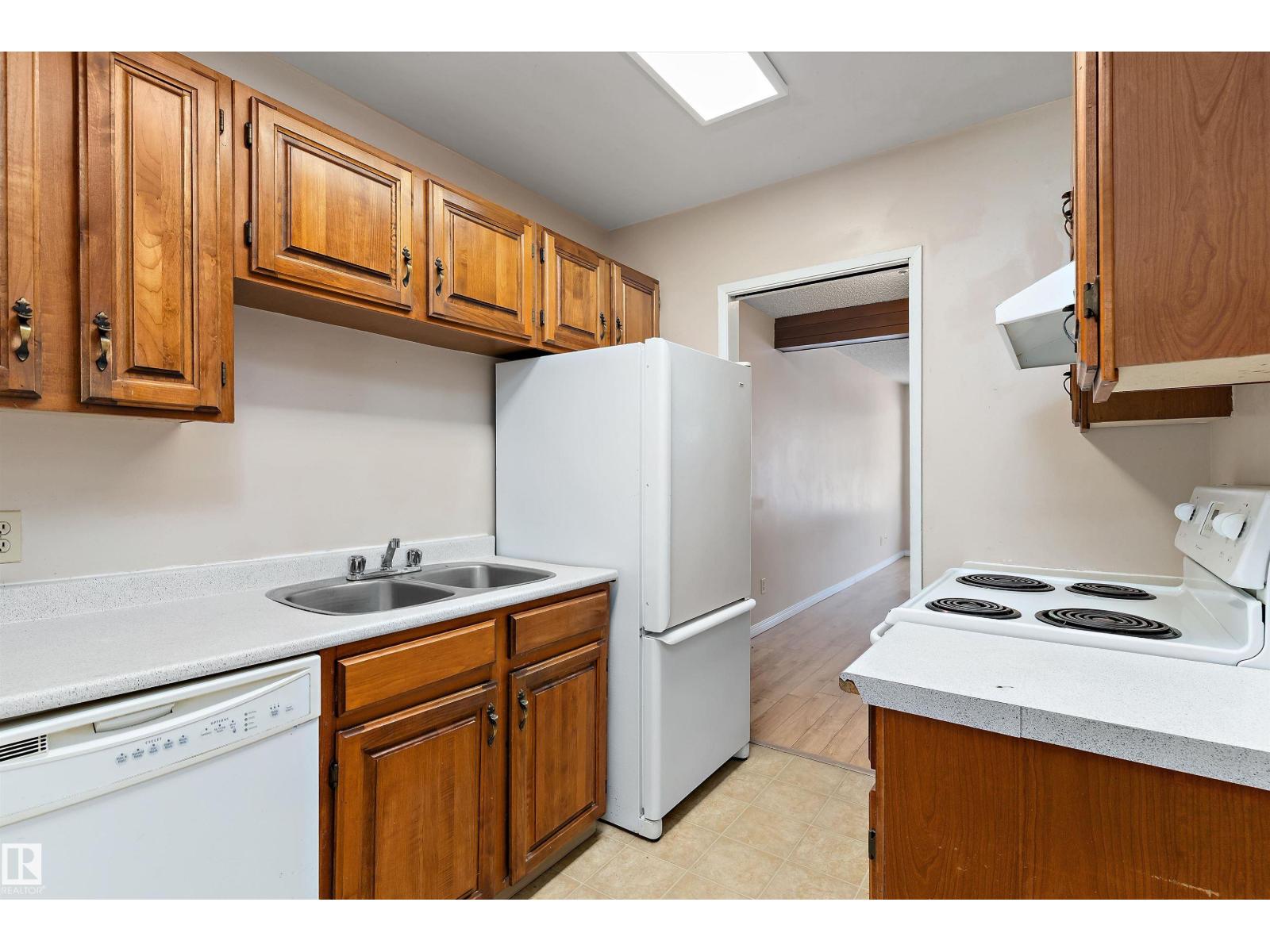 10405 24 AV NW NW - 6