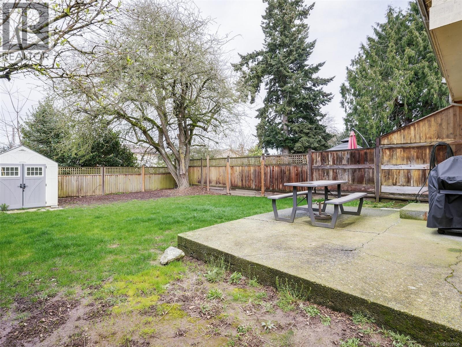 2035 MELVILLE DR - 21