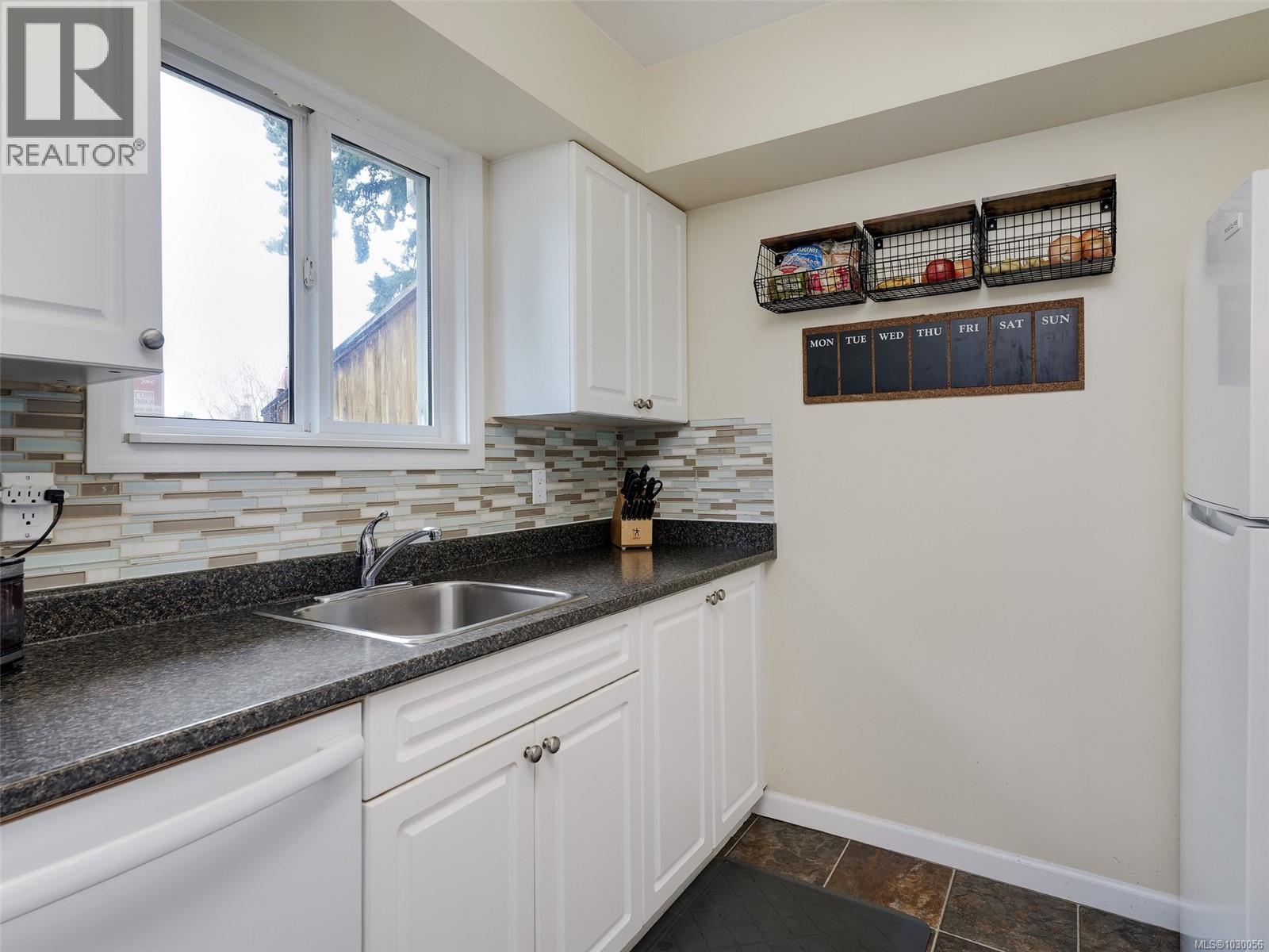 2035 MELVILLE DR - 8