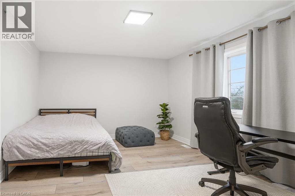 121 MOFFATT Street - 18