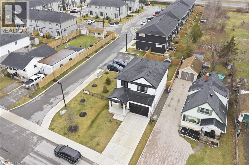 121 MOFFATT Street - 34