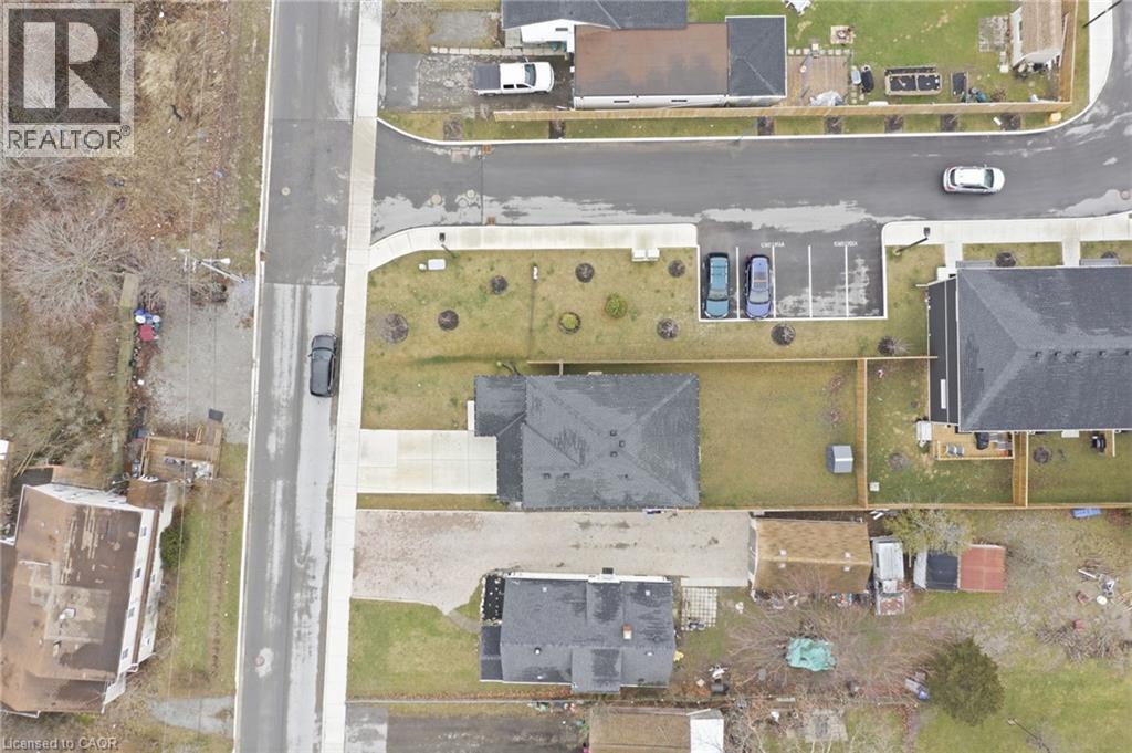 121 MOFFATT Street - 36