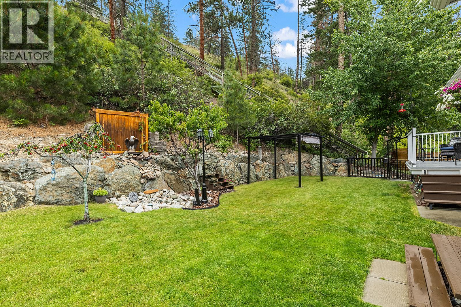 5827 VICTORIA STREET - 13