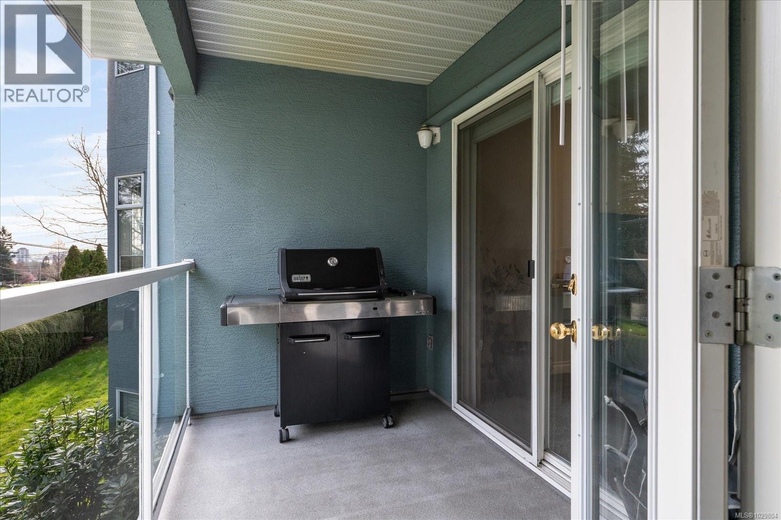 #202 2 DORIC AVE - 8