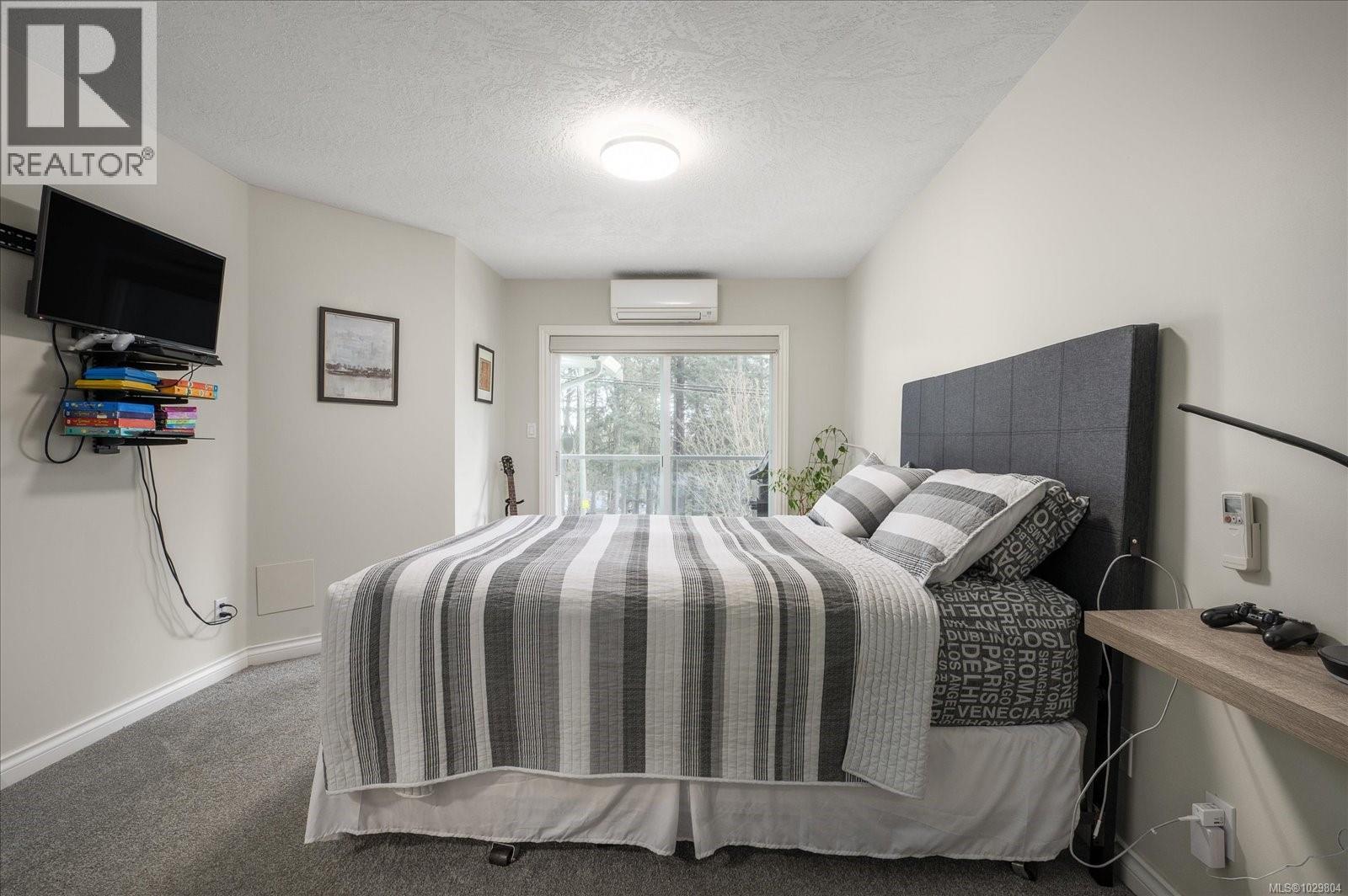 #202 2 DORIC AVE - 16