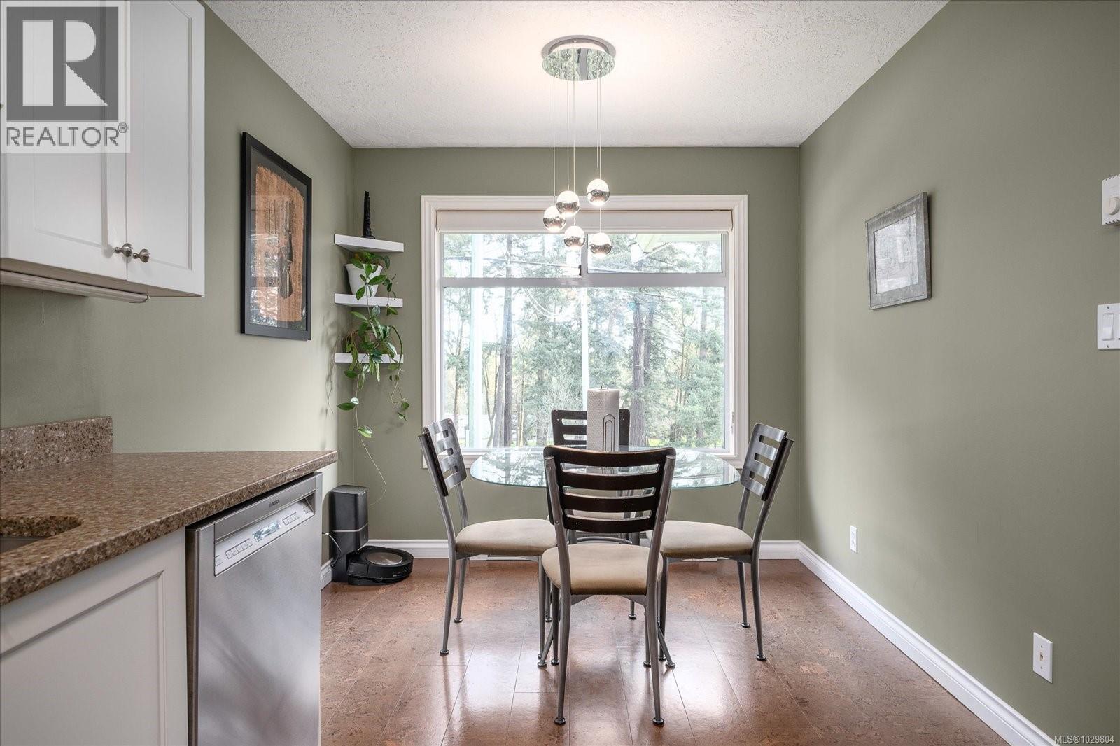 #202 2 DORIC AVE - 9