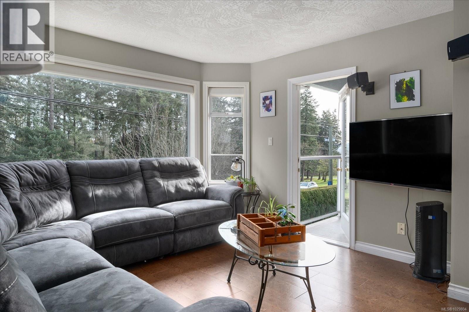 #202 2 DORIC AVE - 6