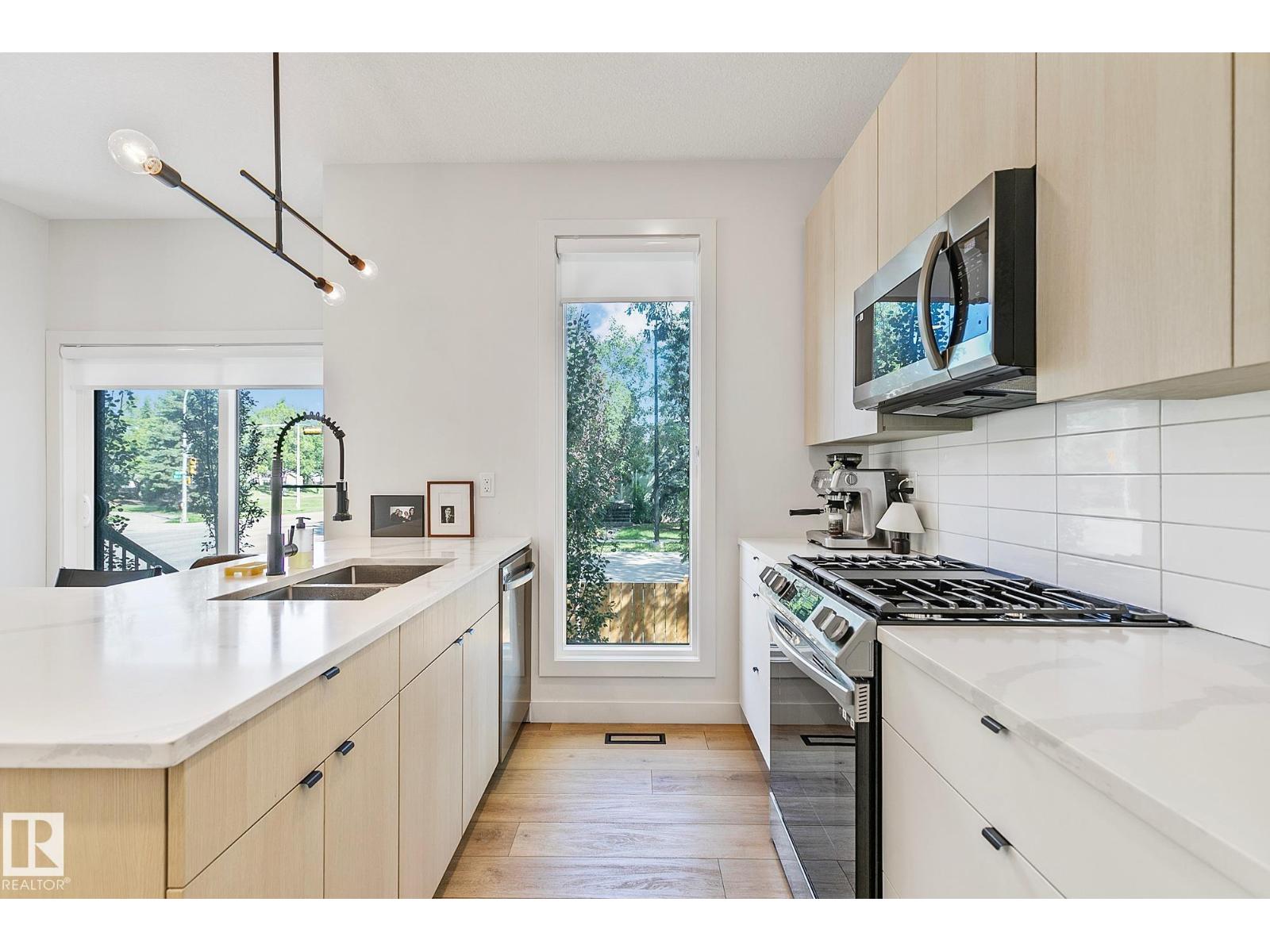 10363 149 ST NW - 16