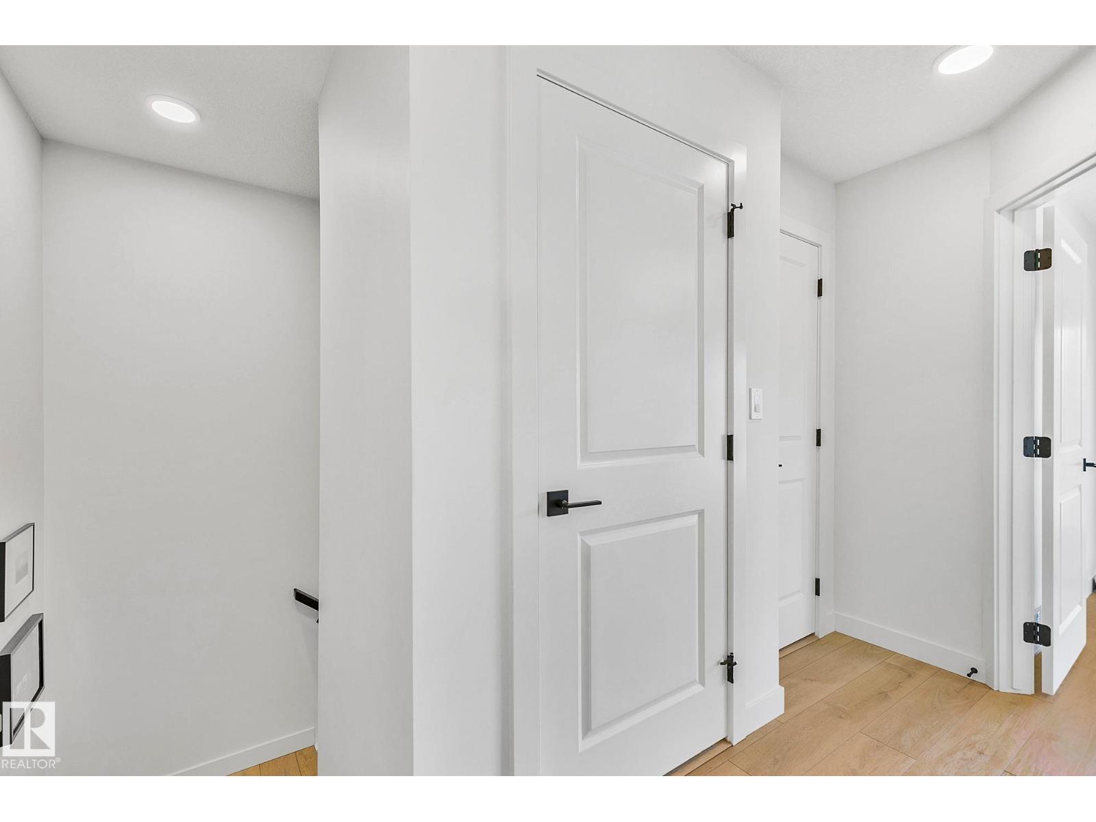10363 149 ST NW - 37