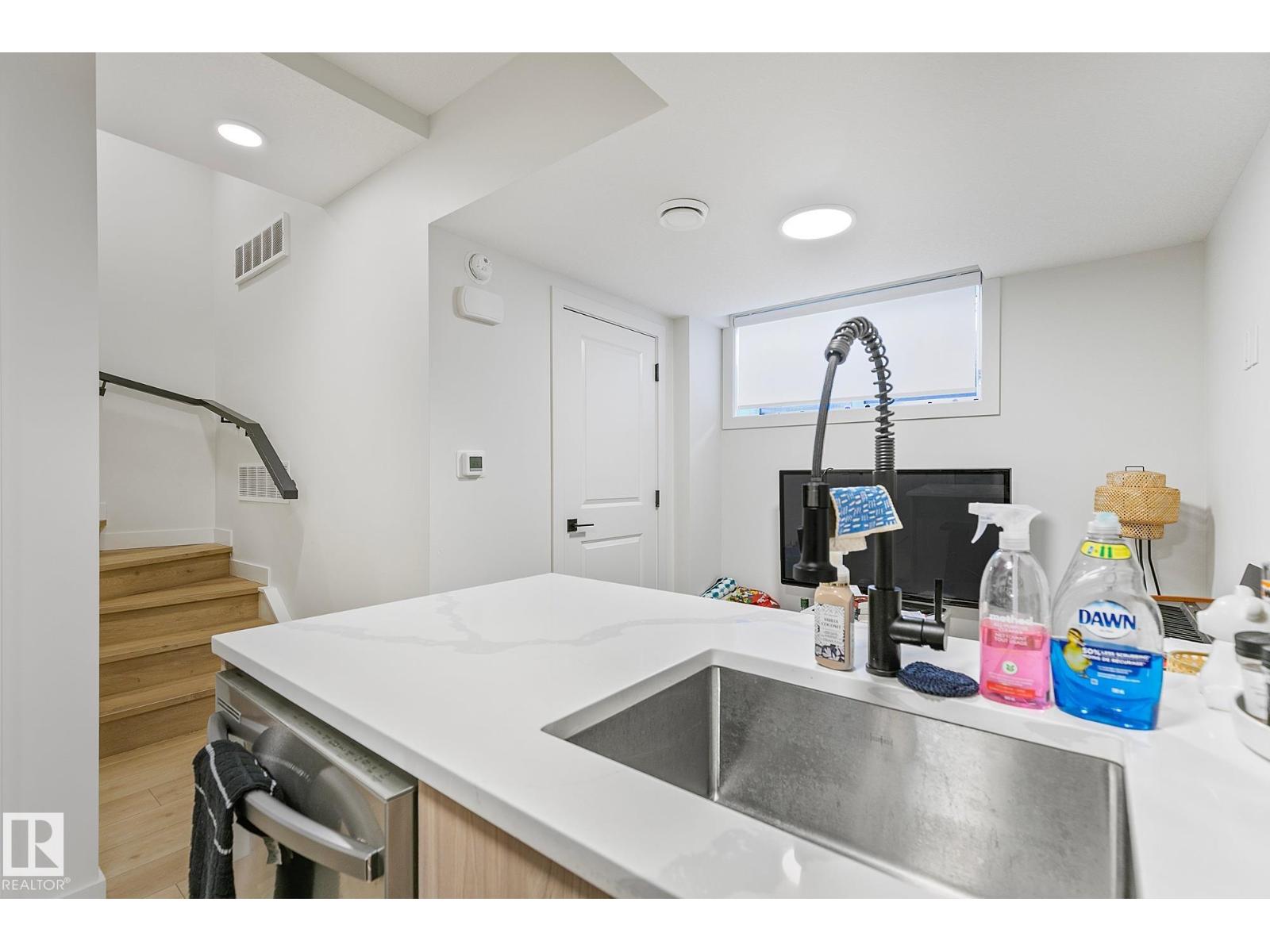 10363 149 ST NW - 38