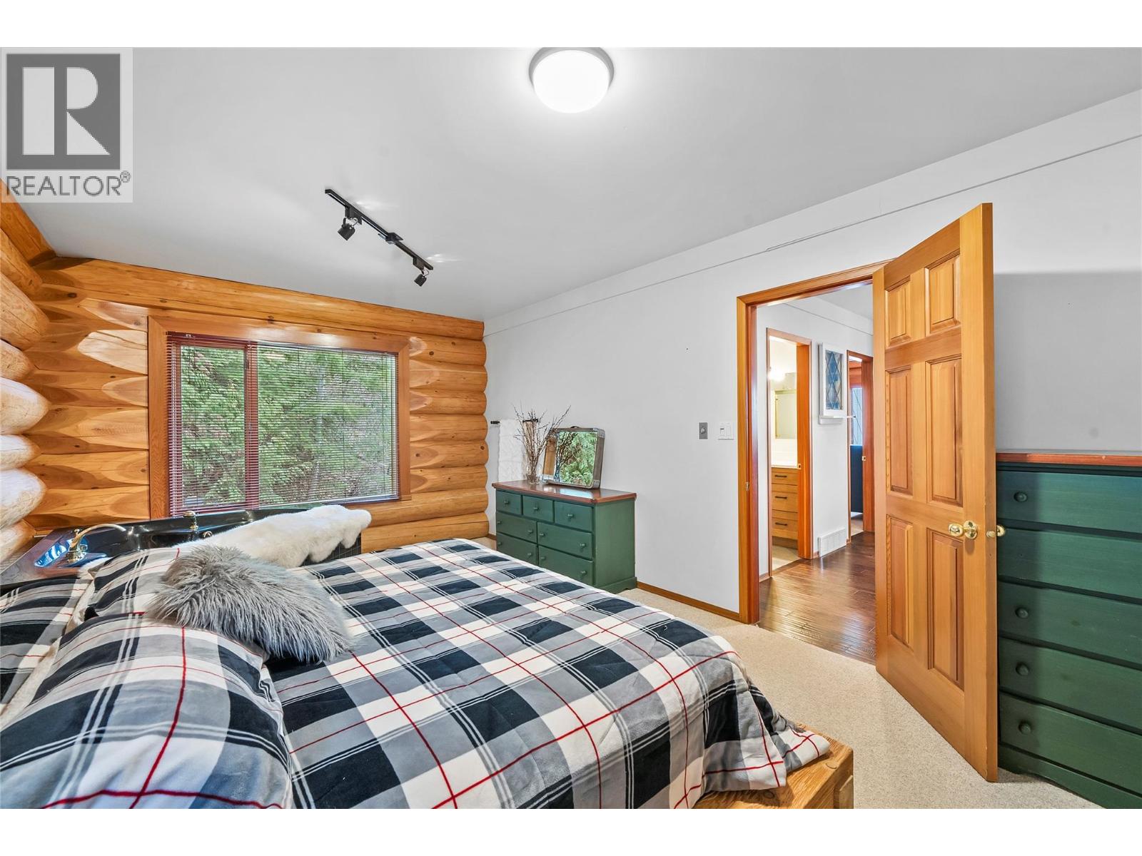 2822 Juniper Crescent - 27