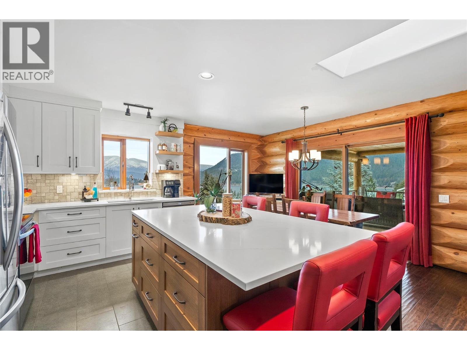 2822 Juniper Crescent - 2