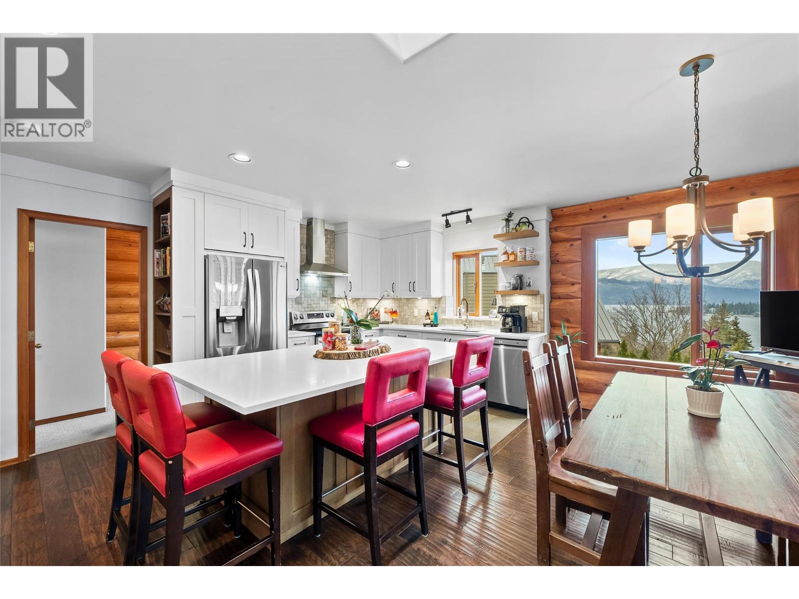 2822 Juniper Crescent - 1