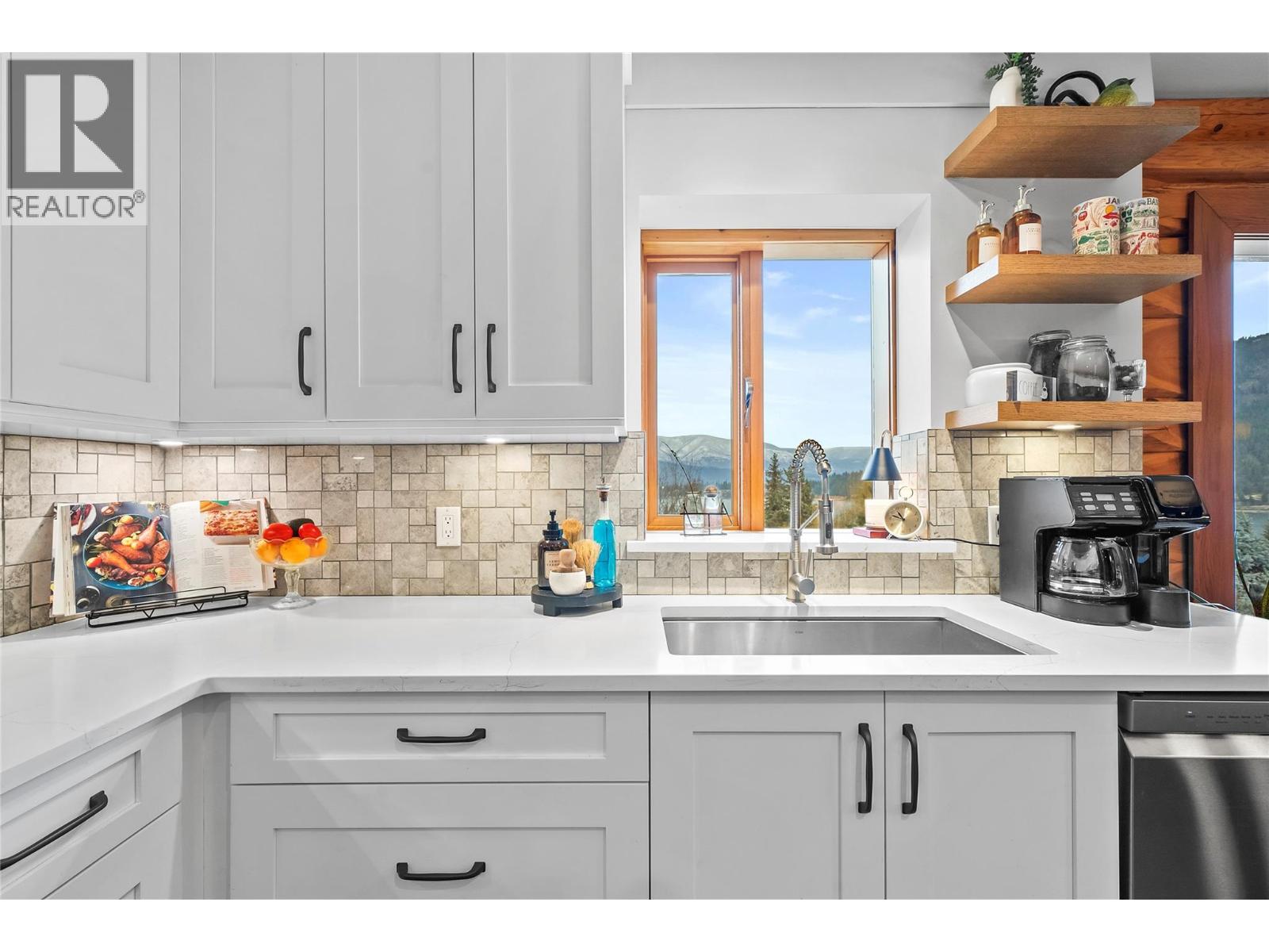 2822 Juniper Crescent - 21