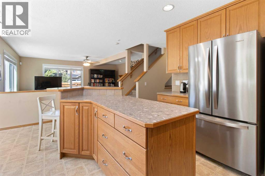 Single Family House for Sale in  Everwillow Close SW Evergreen Calgary 