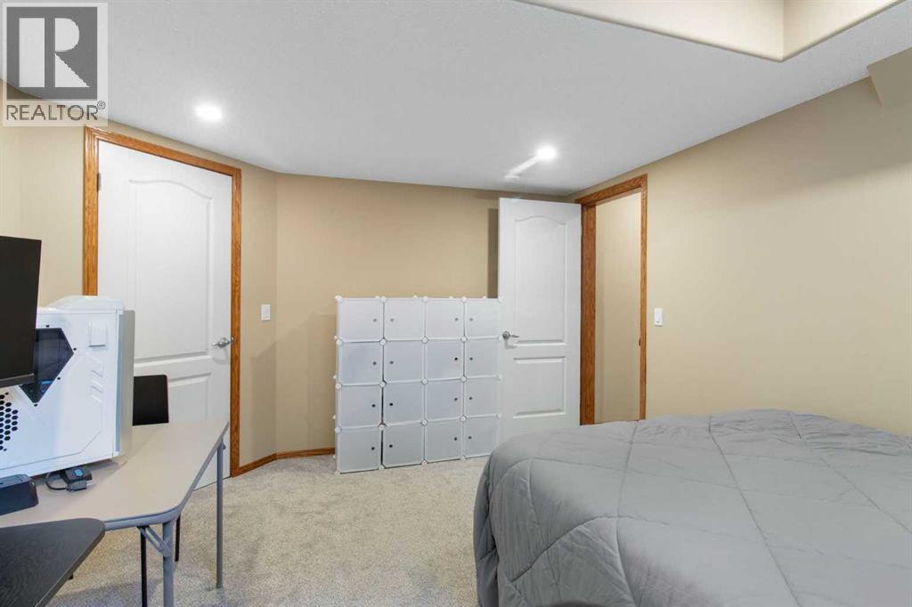 Single Family House for Sale in  Everwillow Close SW Evergreen Calgary 