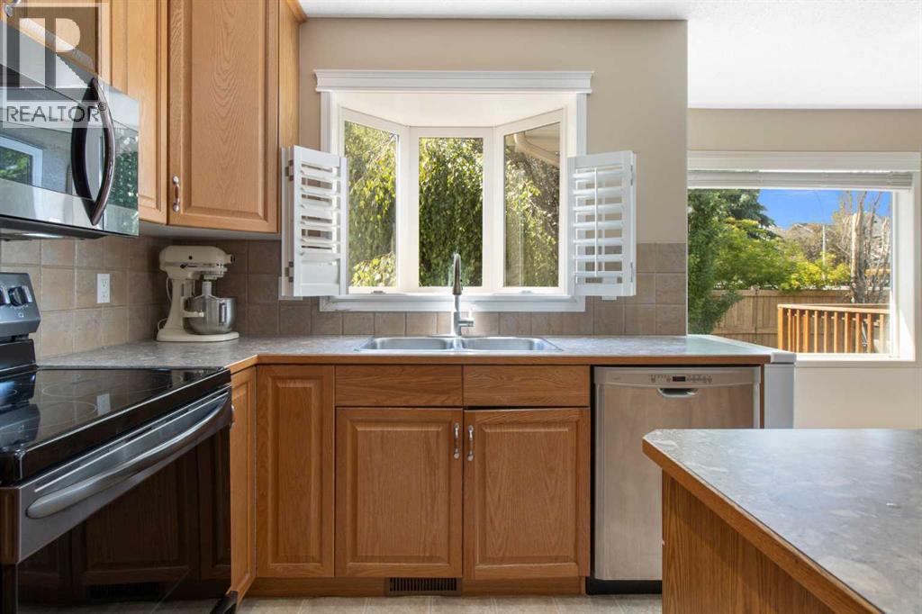 Single Family House for Sale in  Everwillow Close SW Evergreen Calgary 