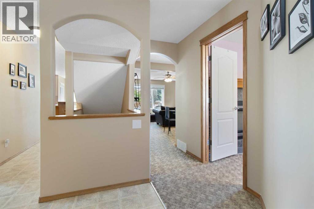 Single Family House for Sale in  Everwillow Close SW Evergreen Calgary 