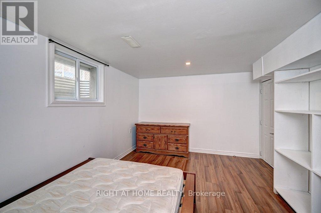 6 FERNDALE AVENUE - 24