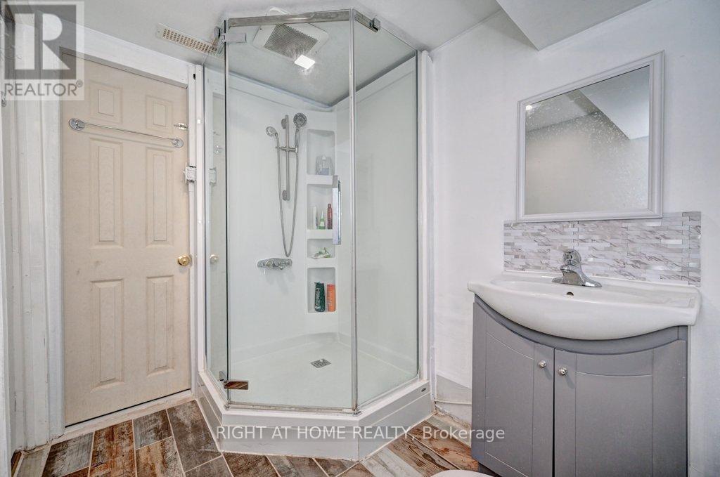6 FERNDALE AVENUE - 32