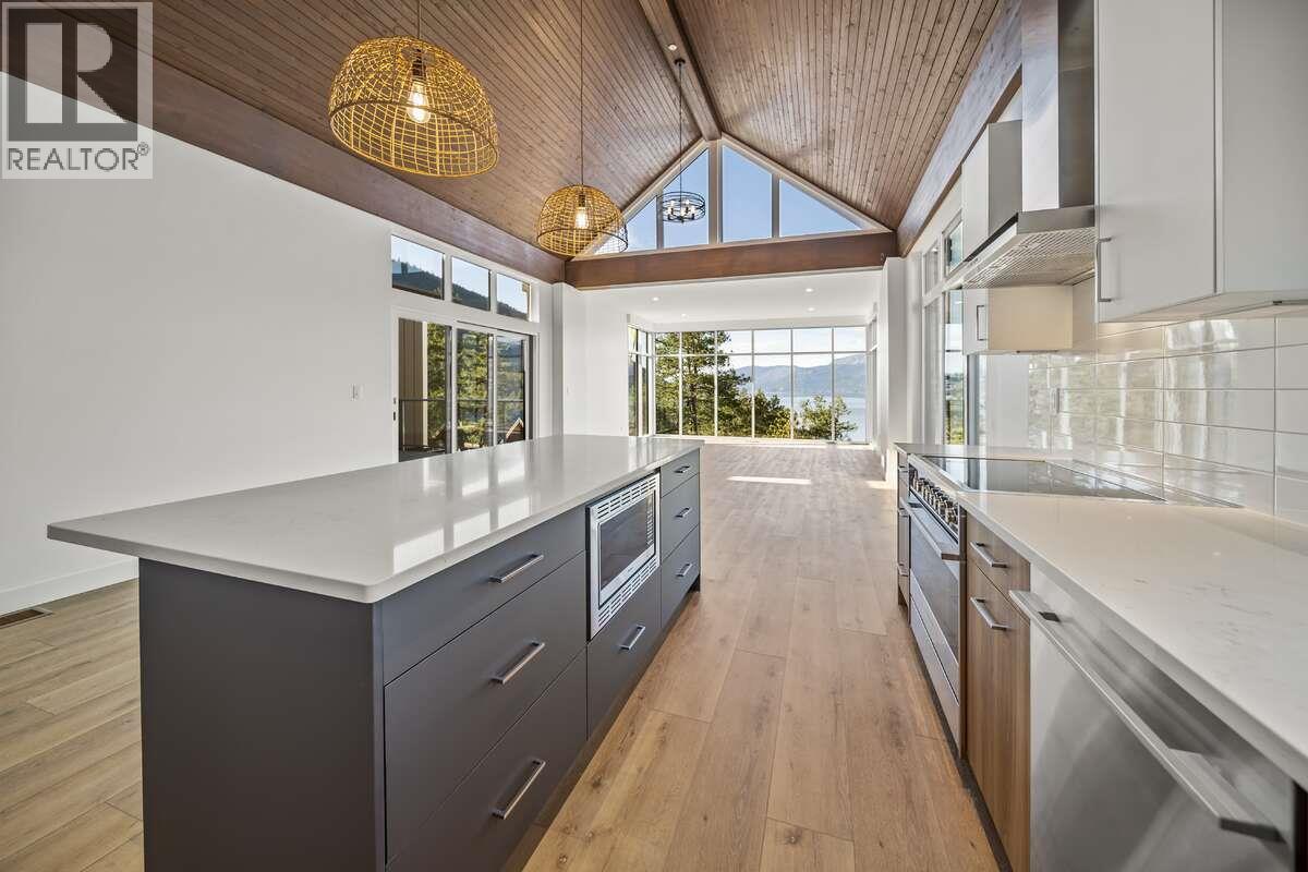 9845 East Side Road Unit# 165, Vernon