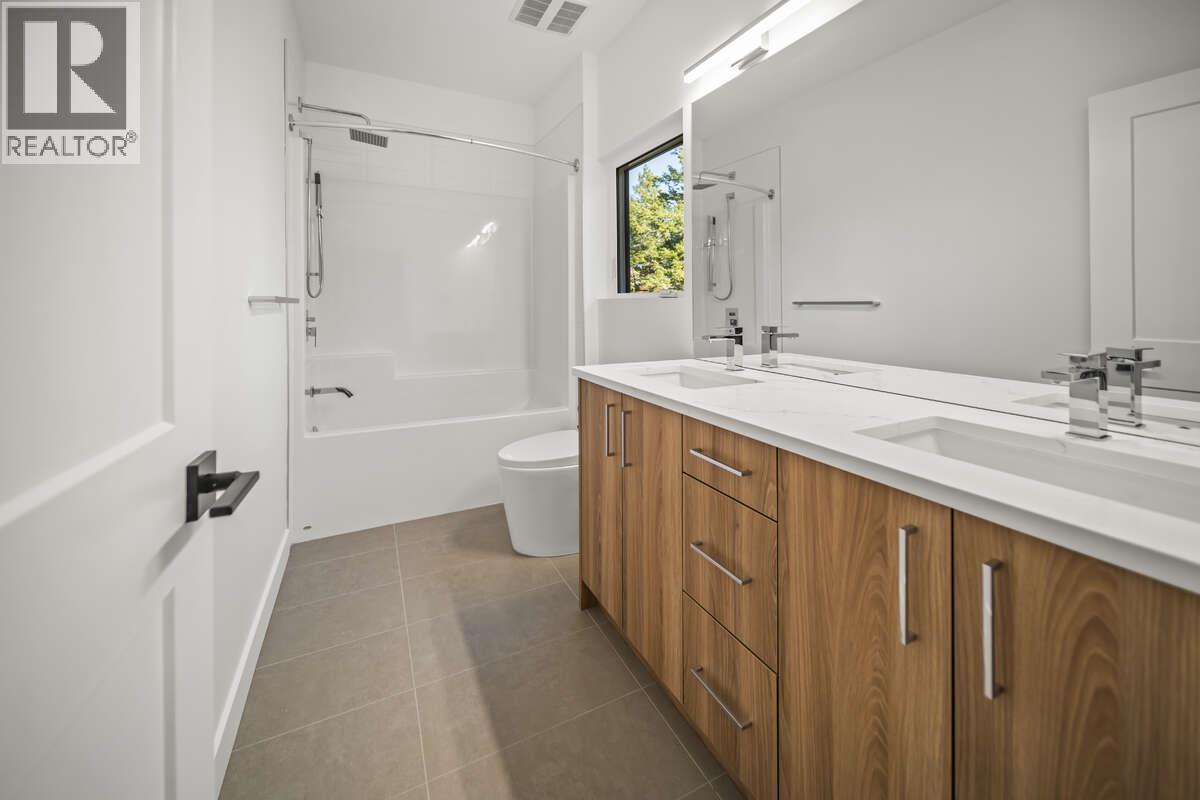 9845 East Side Road Unit# 165, Vernon