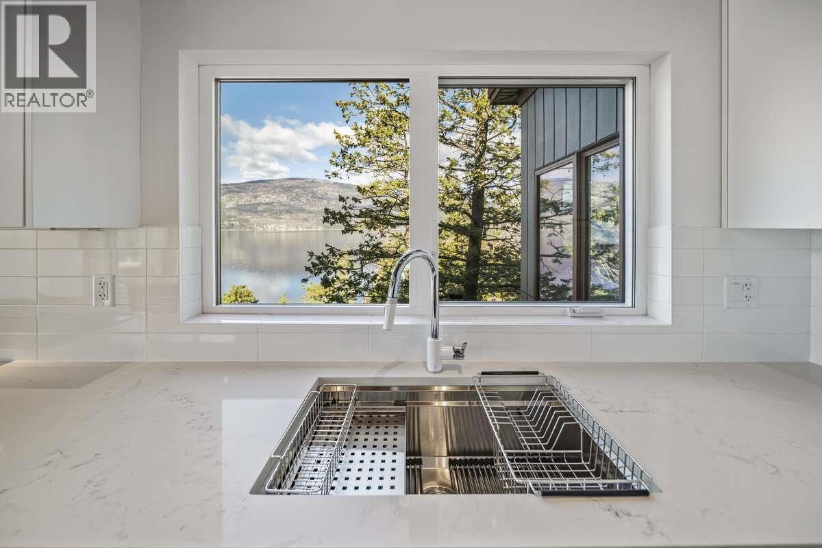 9845 East Side Road Unit# 165, Vernon