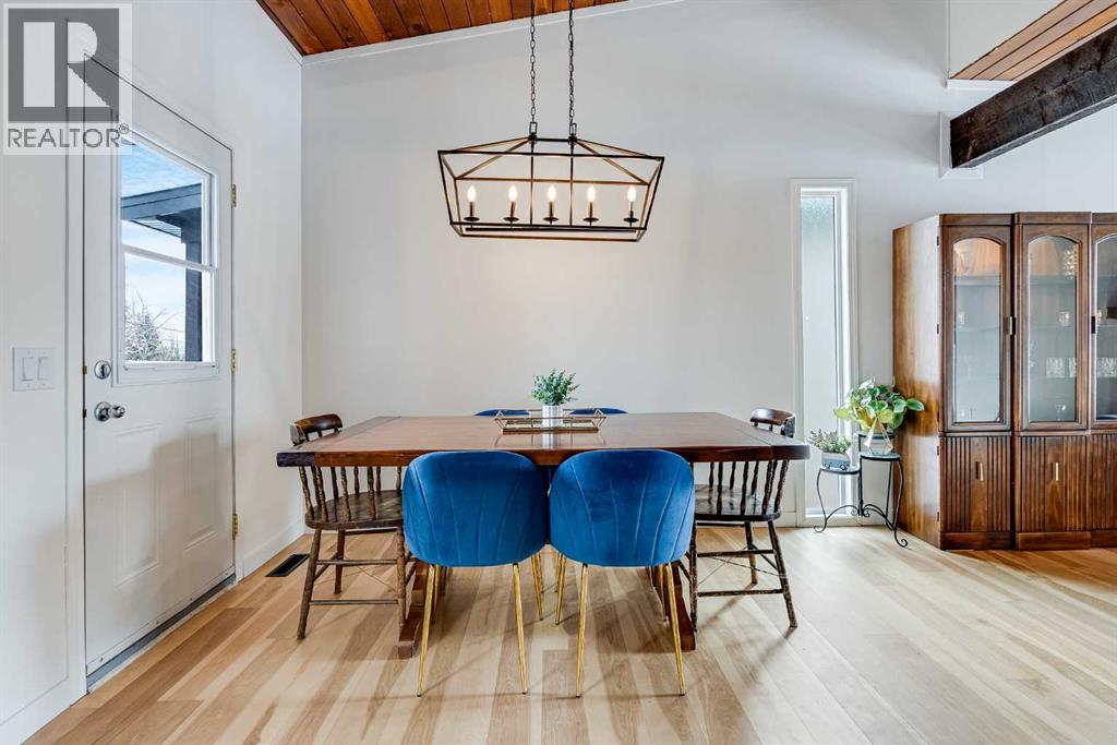 Single Family House Bi-level for Sale in  Oaktree Lane SW Oakridge Calgary 