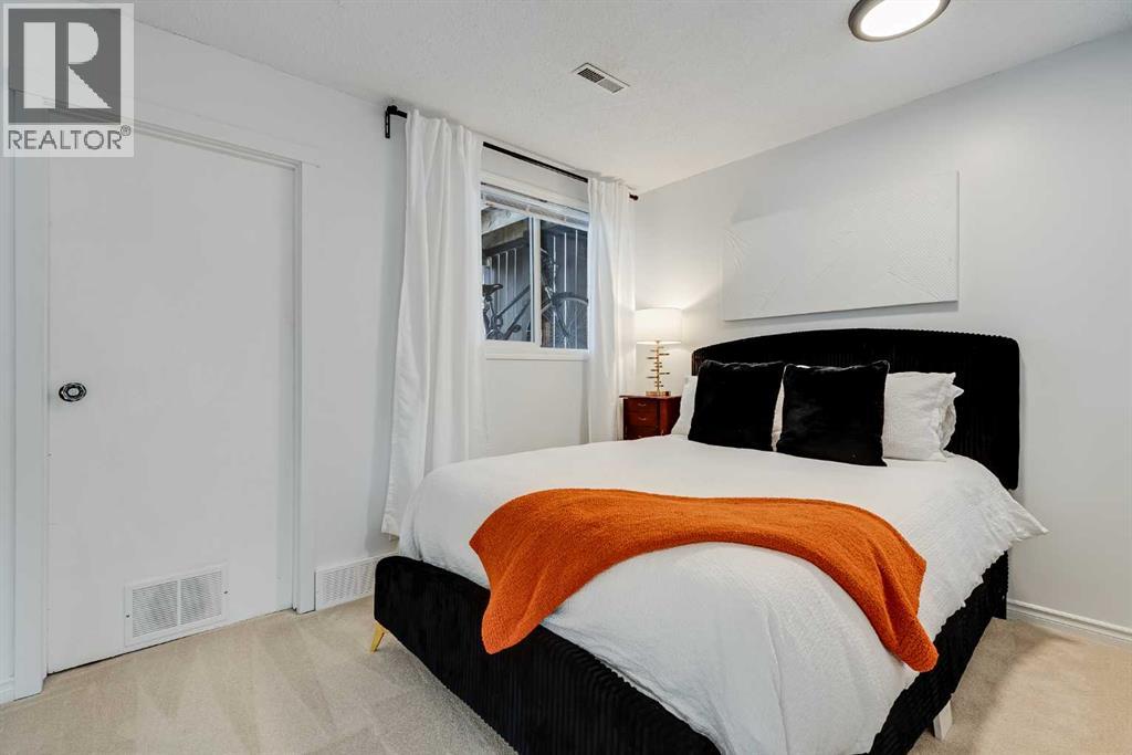 Single Family House Bi-level for Sale in  Oaktree Lane SW Oakridge Calgary 