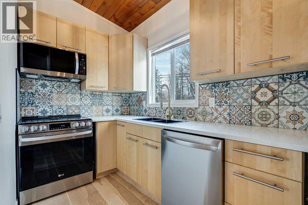 Single Family House Bi-level for Sale in  Oaktree Lane SW Oakridge Calgary 