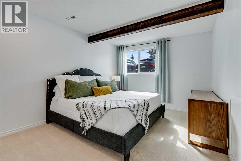 Single Family House Bi-level for Sale in  Oaktree Lane SW Oakridge Calgary 