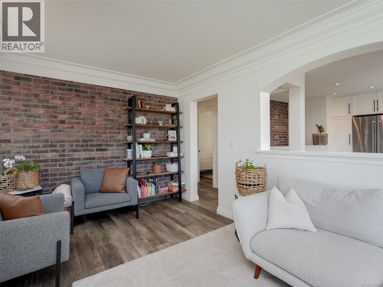  354 Gorge Road West, Saanich