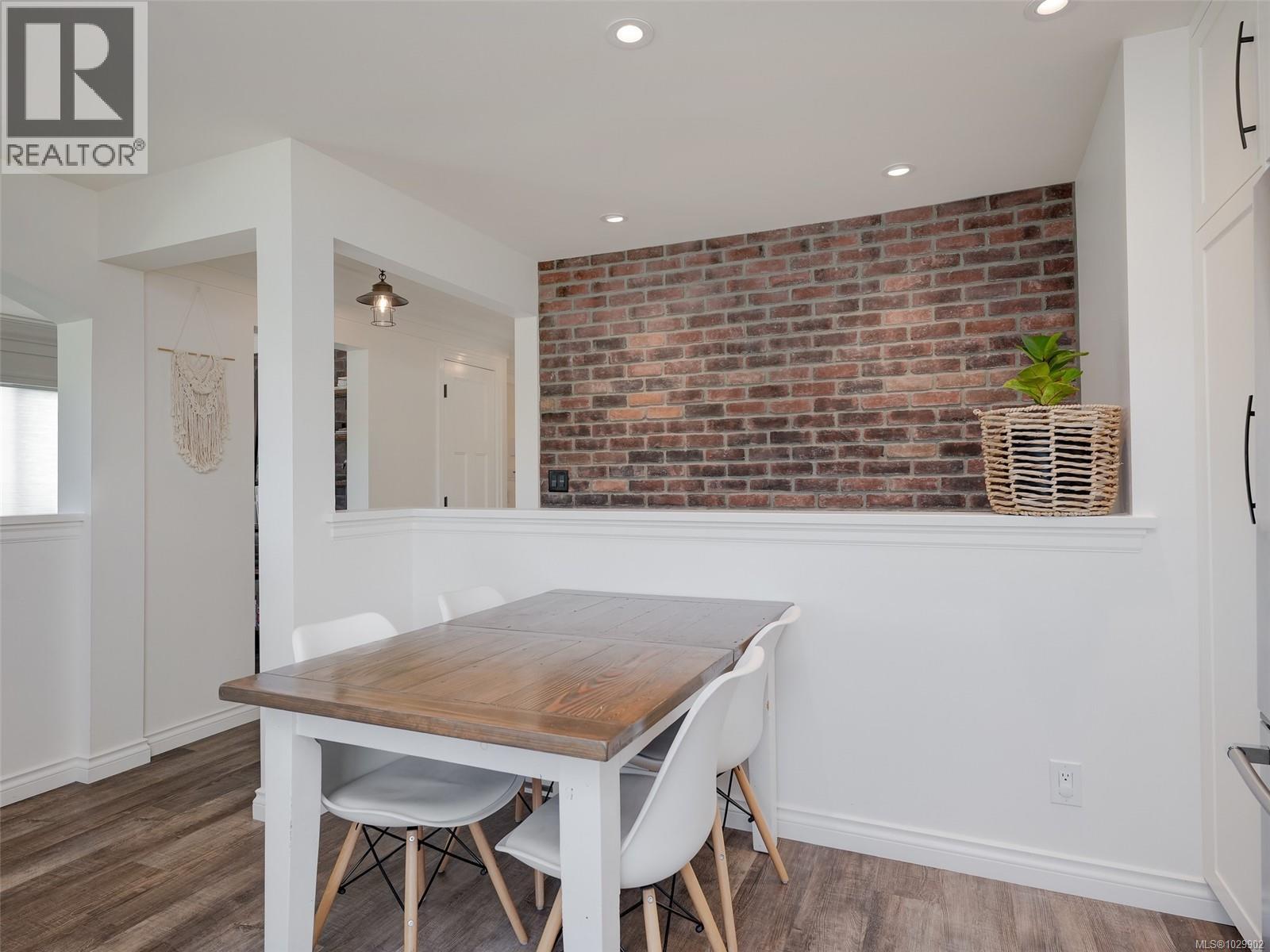  354 Gorge Road West, Saanich